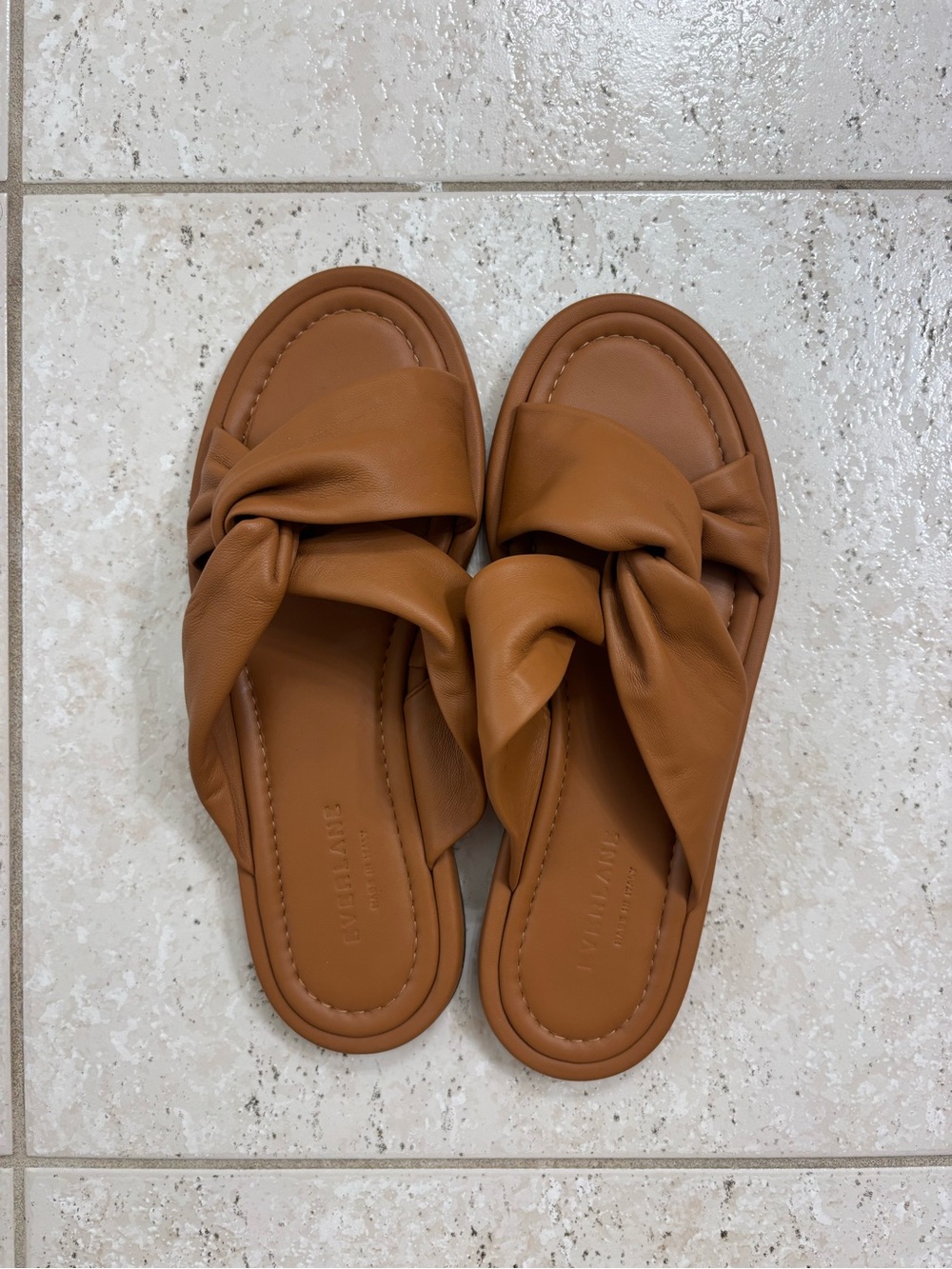 Everlane The Day Twist Sandal in Desert Tan